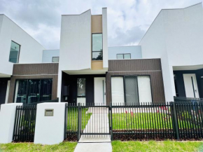 Austral Newly Built Modern 3 Br Home